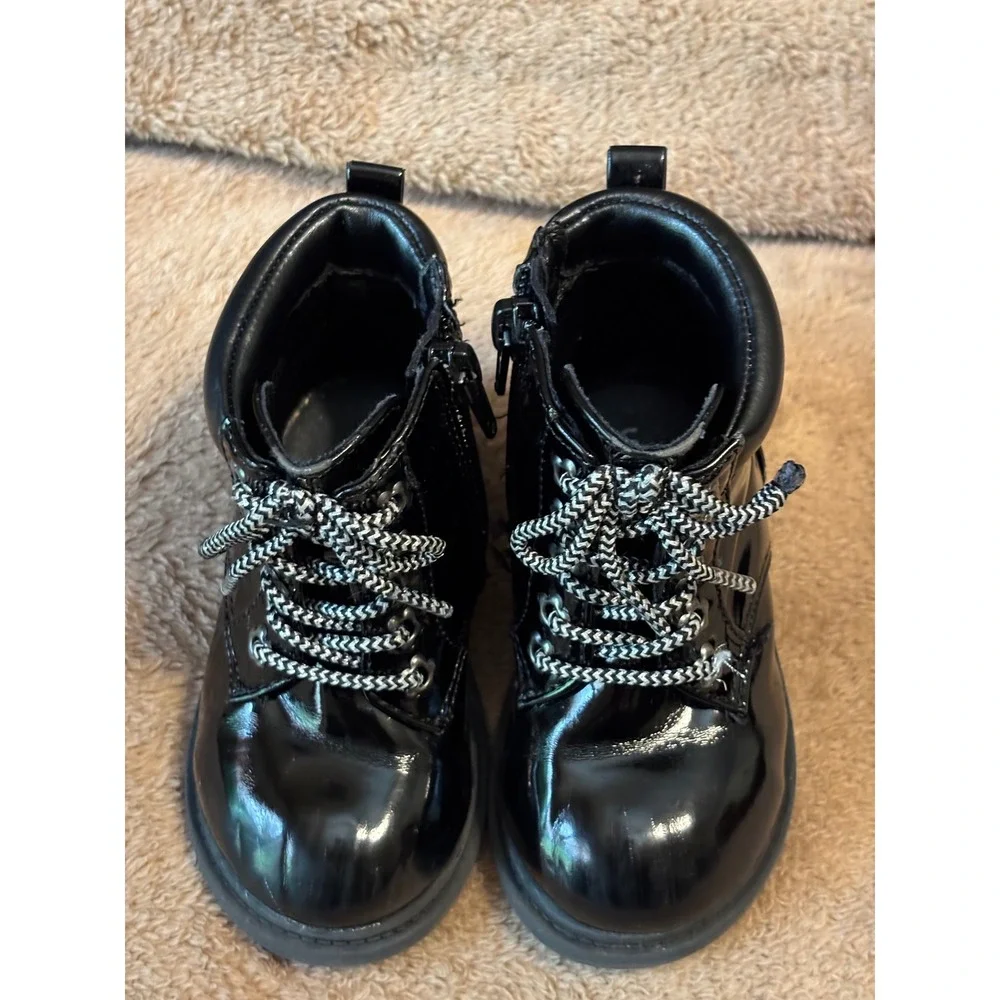Wonder Nation Black Patent Leather Ankle Boots Side Zip Stars Size‎ 5 GUC
